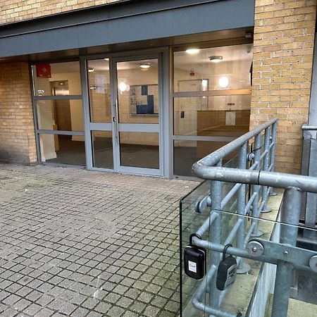 ロンドンEntire Flat In Ealingアパートメント エクステリア 写真