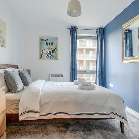 ロンドンEntire Flat In Ealingアパートメント エクステリア 写真