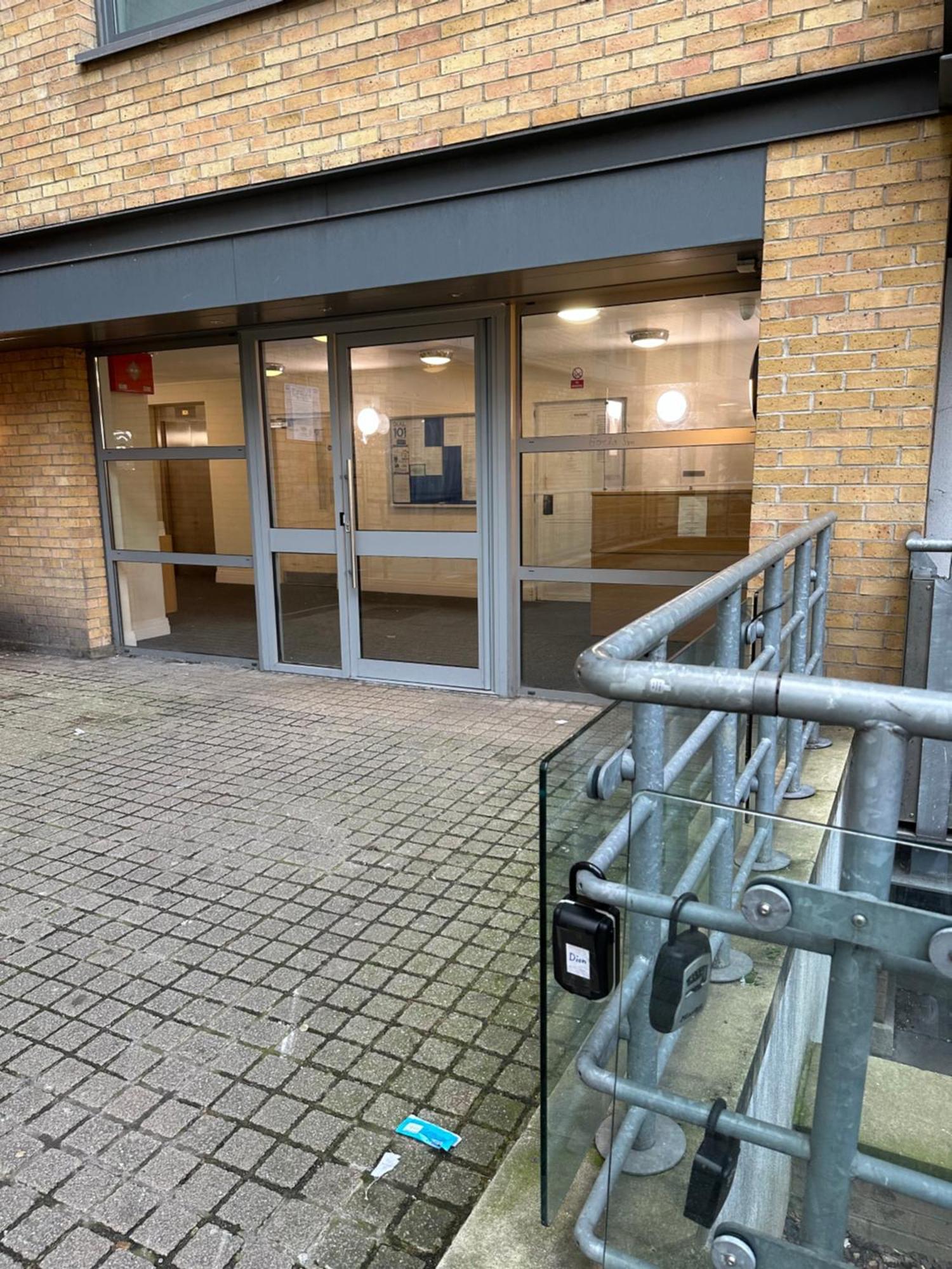 ロンドンEntire Flat In Ealingアパートメント エクステリア 写真
