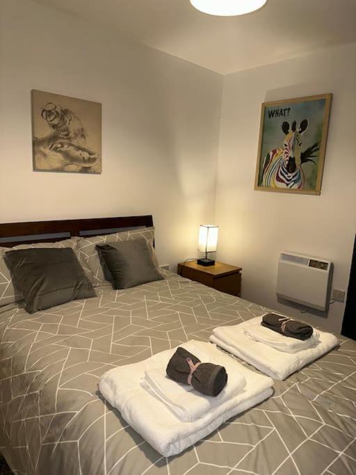 ロンドンEntire Flat In Ealingアパートメント エクステリア 写真