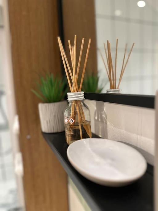 ロンドンEntire Flat In Ealingアパートメント エクステリア 写真