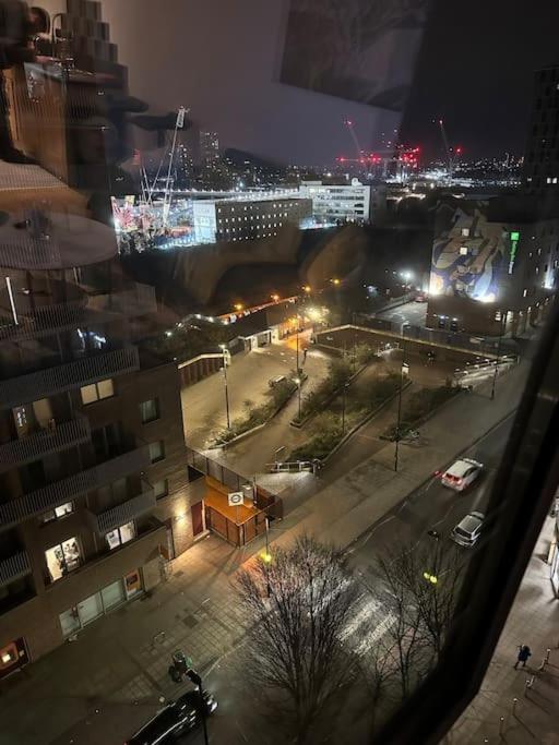 ロンドンEntire Flat In Ealingアパートメント エクステリア 写真