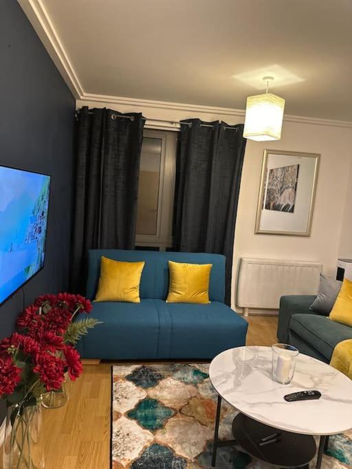ロンドンEntire Flat In Ealingアパートメント エクステリア 写真